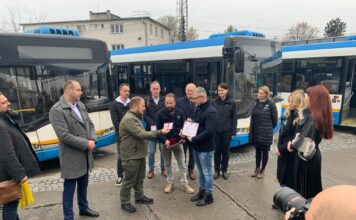 DPO daroval Ukrajině sedm autobusů