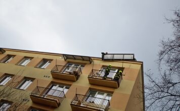 Hasiči zasahovali téměř u devíti desítek událostí spojených se silným větrem