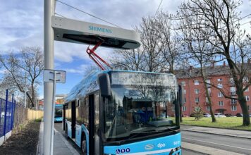 SUPERNABÍJEČKY V CENTRU UMOŽNÍ SPOJENÍ S HLUČÍNSKEM ELEKTROBUSY