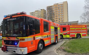 Evakuací 25 osob skončil pondělní požár bytu v městské části Dubina v Ostravě