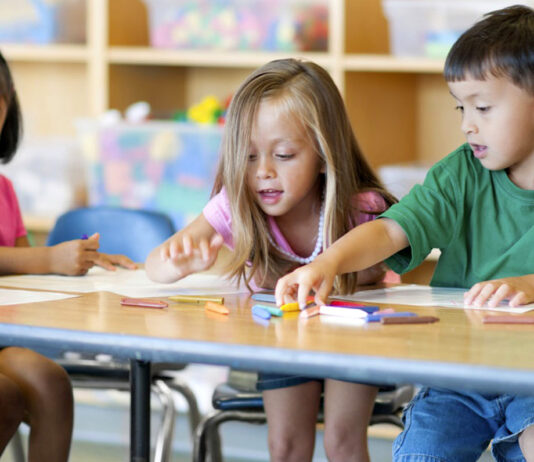 Období zápisů do mateřských i základních škol přichází v dřívějším termínu