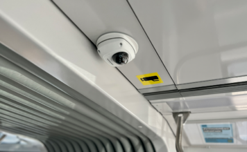 KAŽDÝ OSMÝ CESTUJÍCÍ VYLOUČENÝ Z PŘEPRAVY. VÝSLEDEK NOČNÍ BEZPEČNOSTNÍ AKCE ASISTENTŮ A STRÁŽNÍKŮ