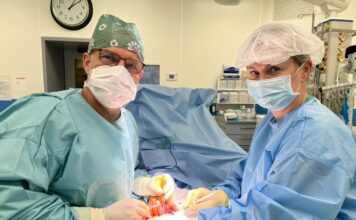 Lékaři Centra plastické chirurgie a chirurgie ruky FN Ostrava úspěšně replantovali amputovaný prst šestiletému dítěti