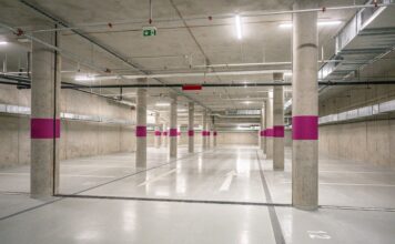 V novém parkovacím domě byl instalován parkovací systém