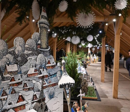 Na Slezskoostravském hradě opět vystavují betlémy, tentokrát z papíru