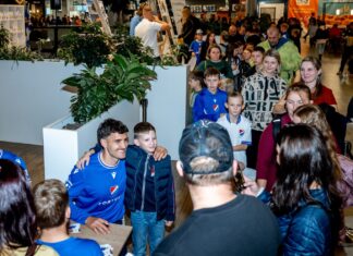 Autogramiáda znovu přilákala davy