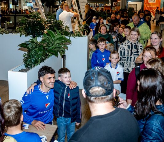 Autogramiáda znovu přilákala davy