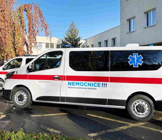 Městská nemocnice Ostrava začíná převážet pacienty novými sanitkami