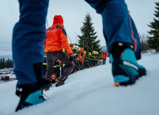 Hasiči z Moravskoslezského kraje trénovali zásah při pádu laviny společně s Horskou službou
