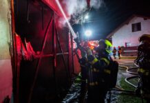 Požár zachvátil stodolu v Paskově