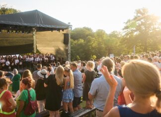 Hukvaldy ožijí hudbou. Festival Leoše Janáčka zve na velkolepé finále i novou scénu na Hukvaldském dvoře