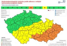 Moravskoslezský kraj zasáhnou velmi silné bouřky. Meteorologové zpřísnili výstrah